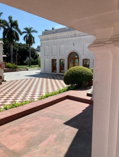 A Mansion Hotell Kashipur Exteriör bild