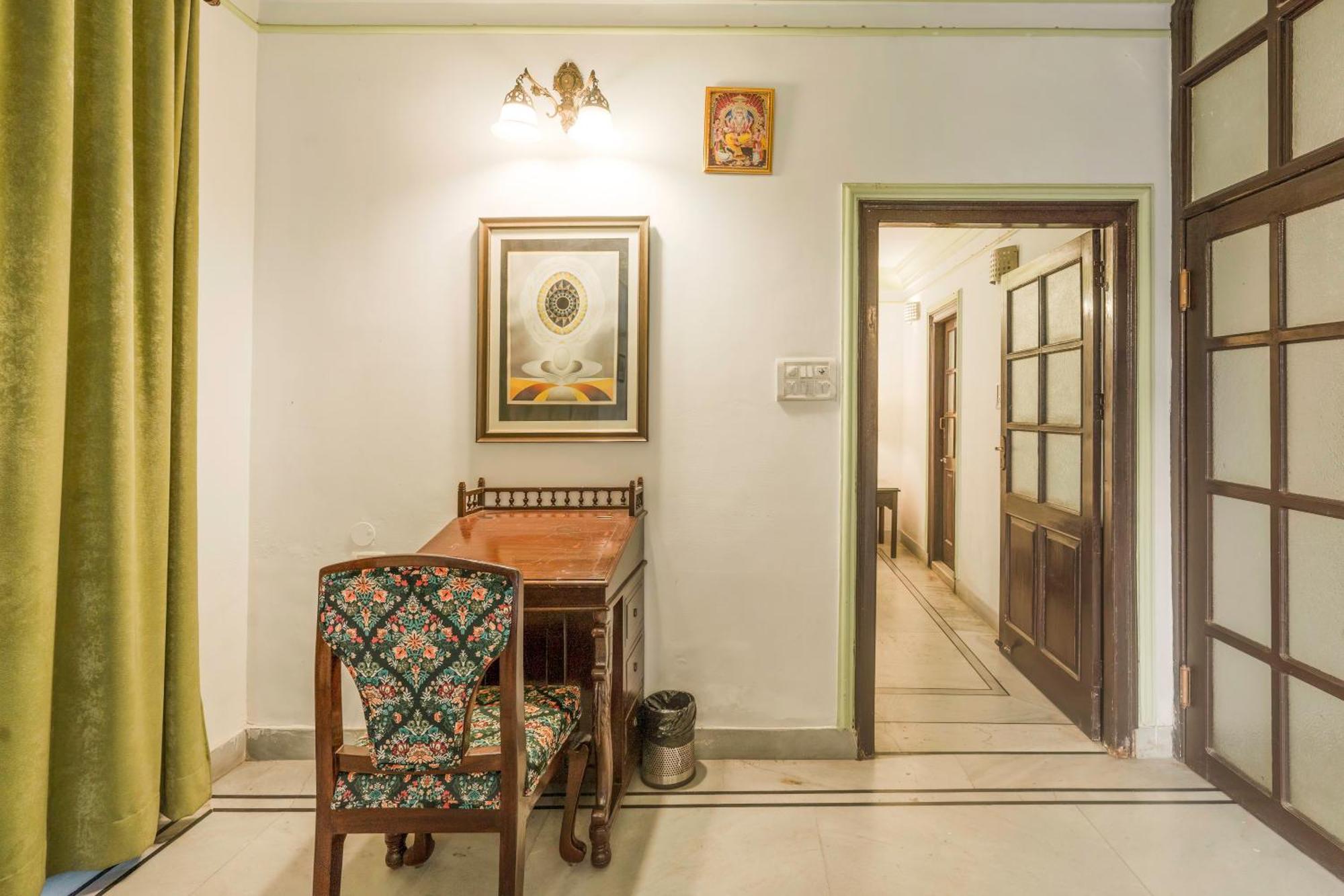 A Mansion Hotell Kashipur Exteriör bild