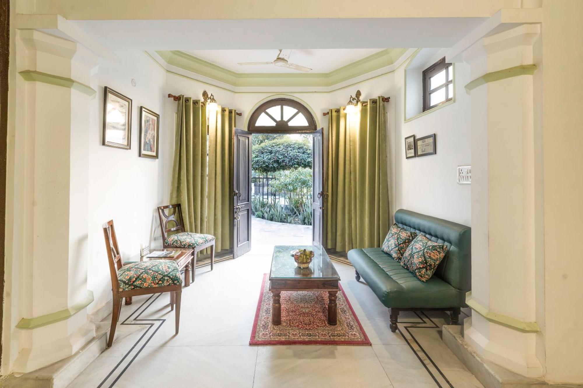 A Mansion Hotell Kashipur Exteriör bild